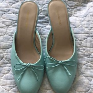 Light blue high heeled slippers